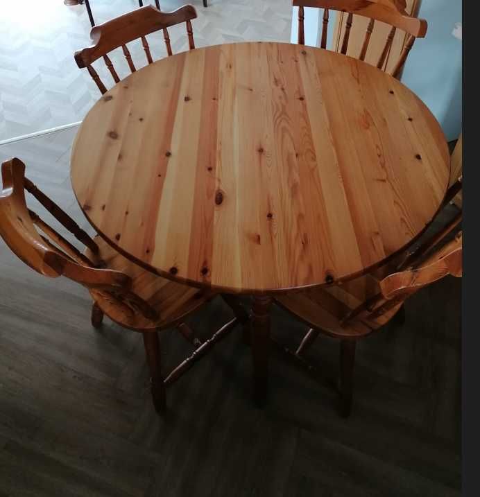 stol sosnowy  z 5 krzeslami