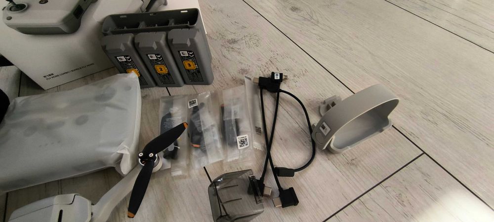 Dron DJI Mini 2SE Fly More Combo