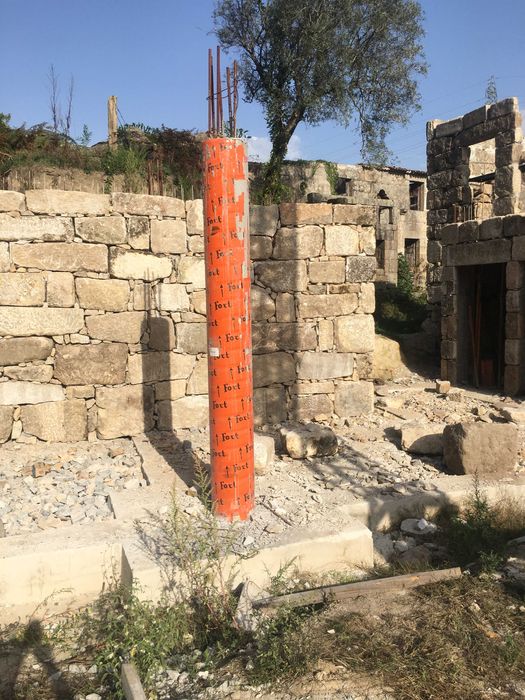 Quinta com 3 casas e vistas de rio na praia fluvial de Boelhe