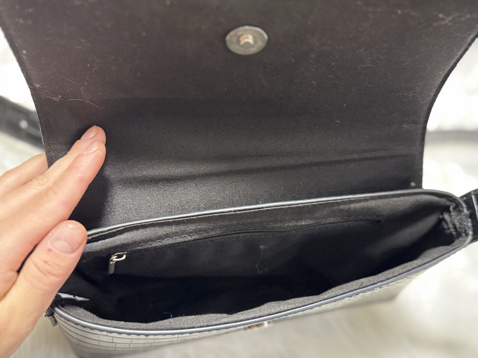 Продам чорну сумочку