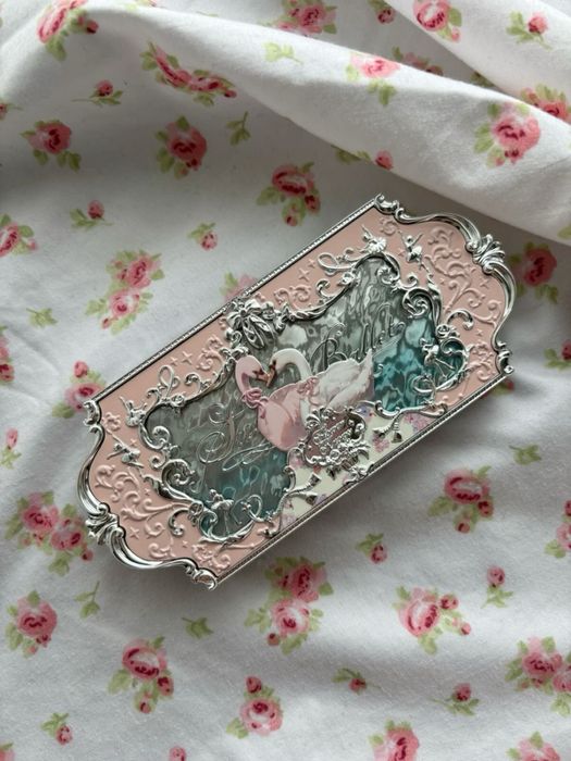 Тіні Flower Knows