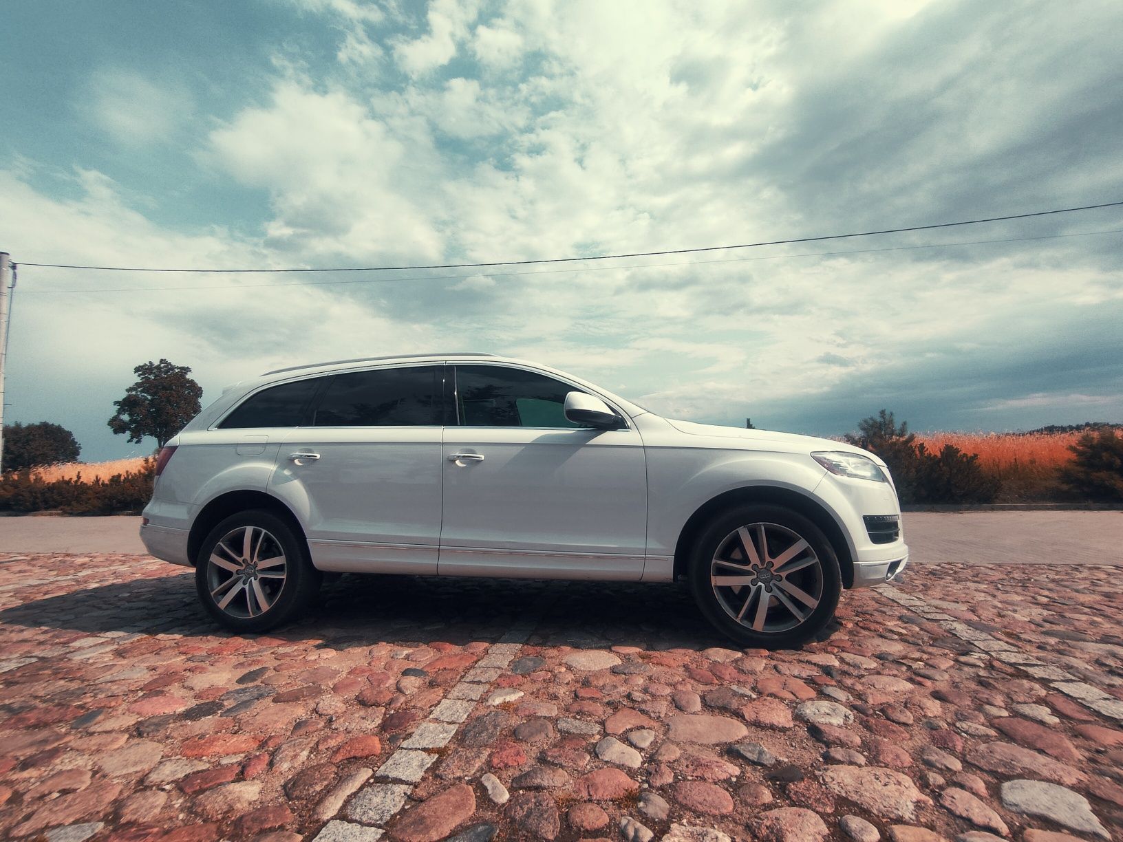 Samochód Audi Q7 Unikalne Białe Terenowe SUWi