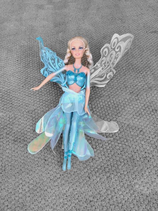 Boneca Barbie usada como nova