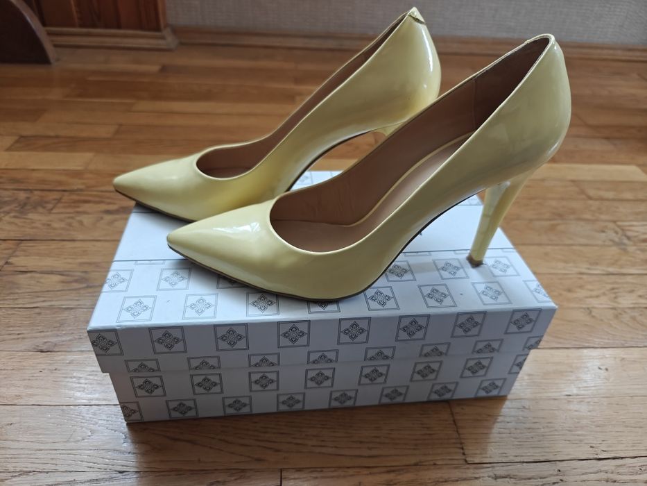 Продам шкіряні туфлі Paoletti