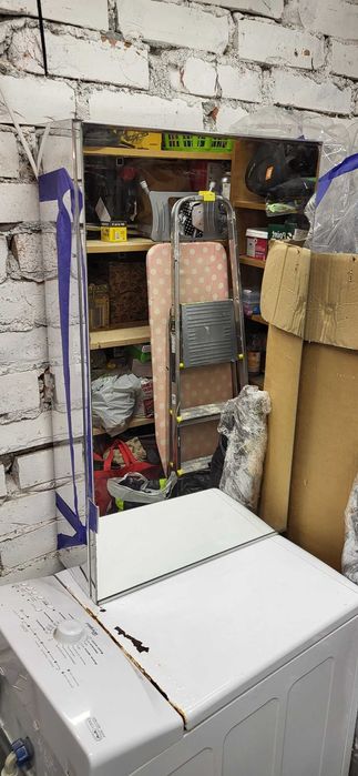 Szafka, lustro wiszące.