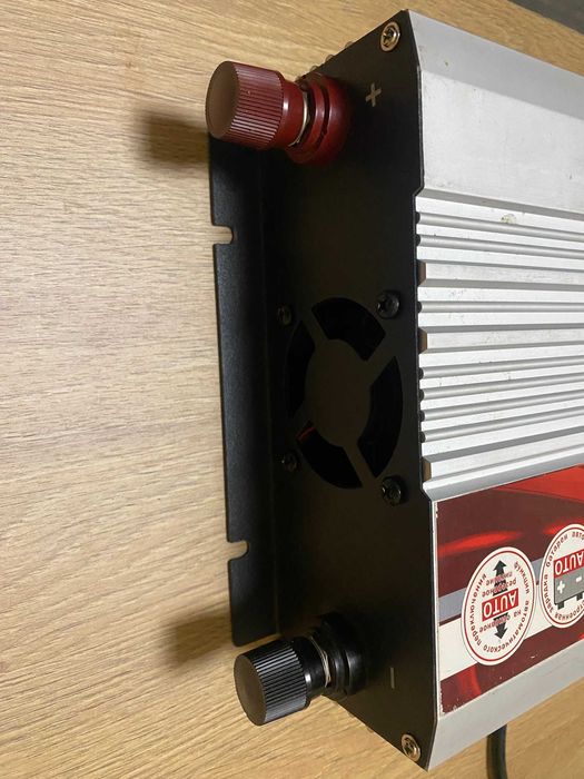 Інвертор з зарядкою ДБЖ 2000W 12\220 Luxeon IPS-2000MC