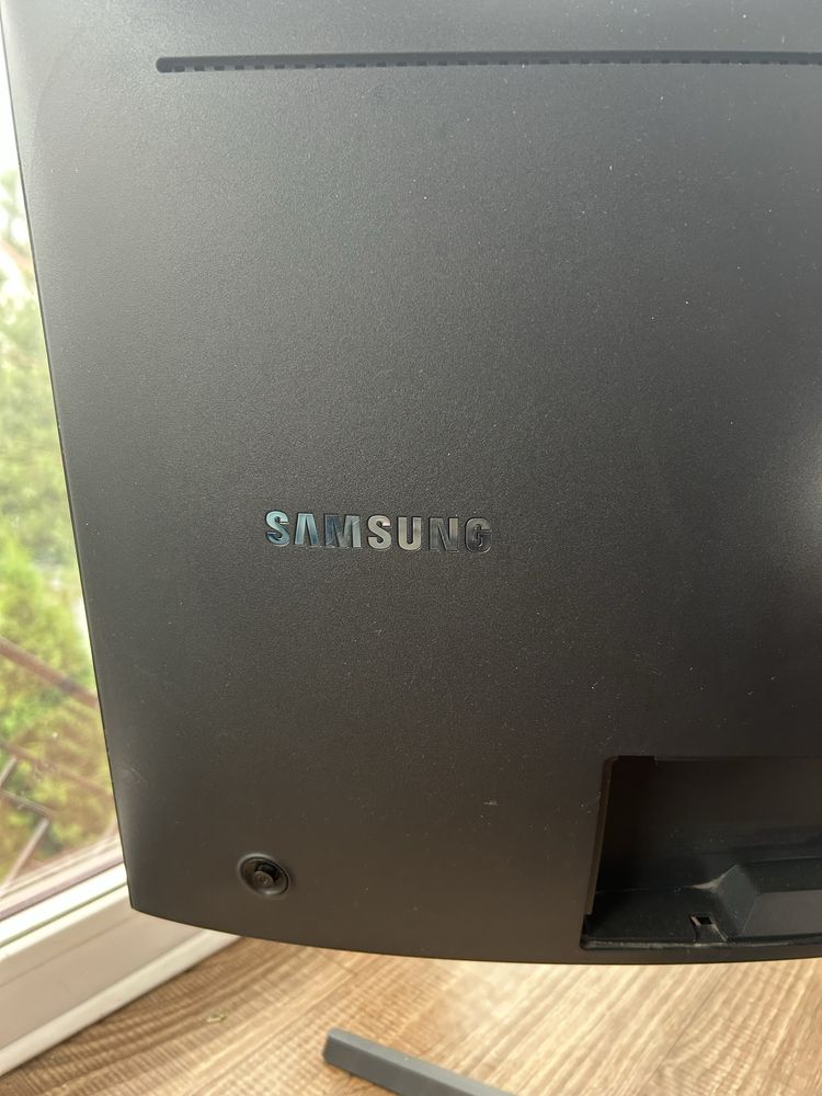 Монитор  27 диагональ Samsung  C27HG70Q