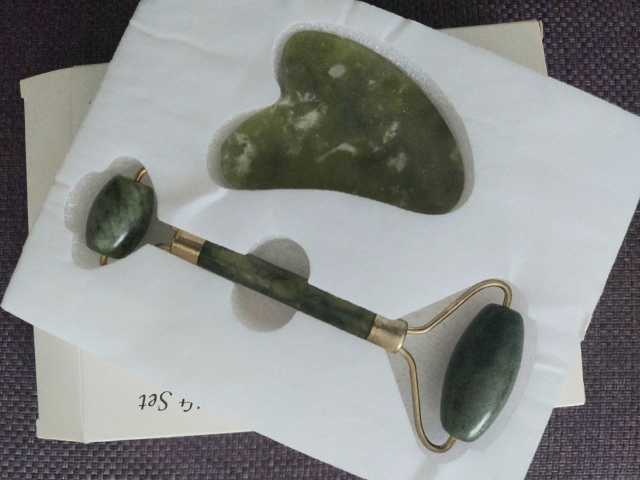 Набір Масажний ролер для лиця та шкрябок гуаша з ніфріту