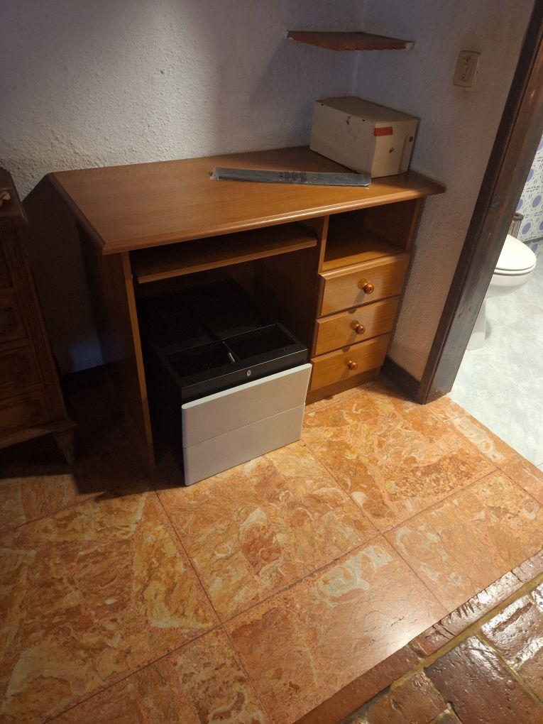 Secretaria madeira