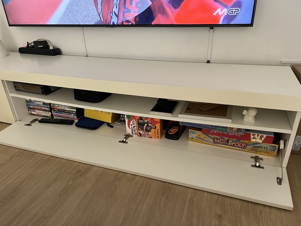 Movel de televisao branco