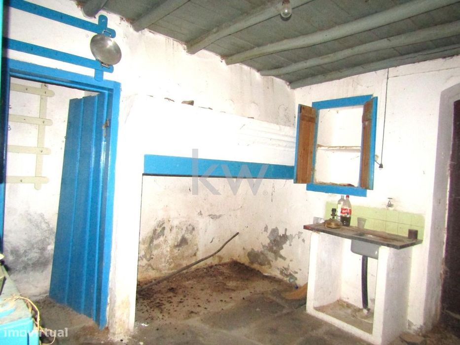 Casa de aldeia com garagem e logradouro em Monte Claro, NIsa
