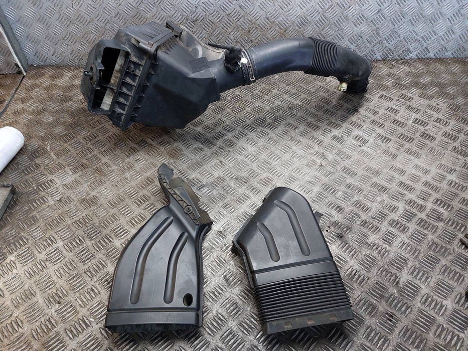 OBUDOWA FILTRA PRZEPŁYWOMIERZ DOLOT AUDI A4 B6 2.0 20V ALT 06B133837AG