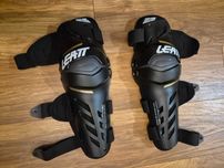Ochraniacze Kolan Leatt Dual Axis Czarne  L/XL