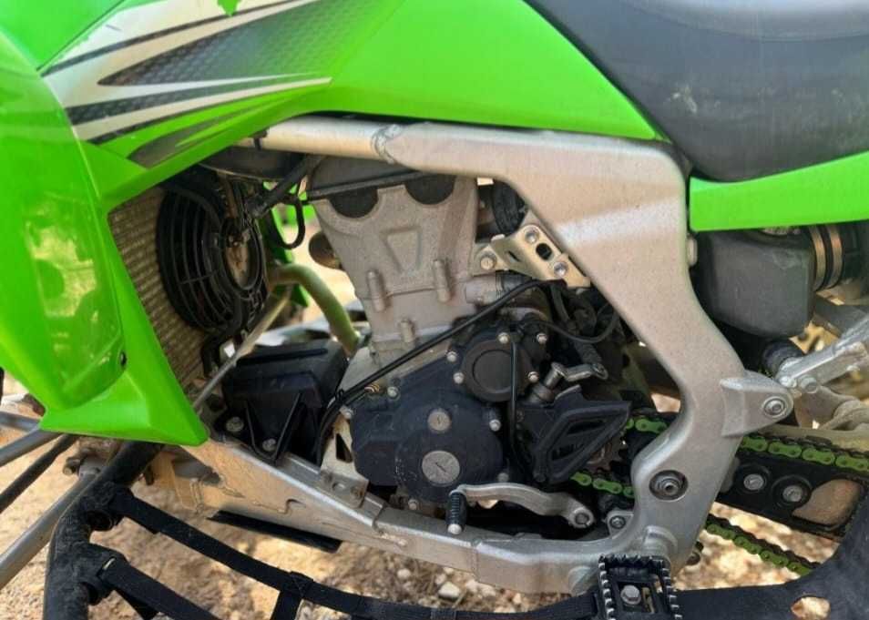 Moto 4 kawasaki gasolina