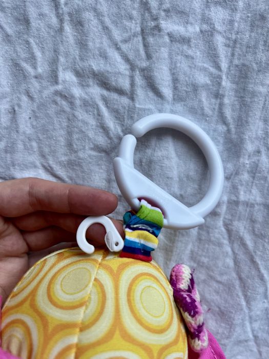 Фантастичний лот підвісок для дівчинки little dutch; lamaze