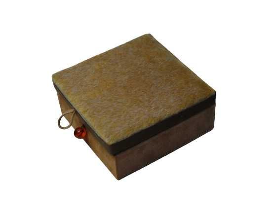 Pudełko szkatułka kuferek zamykany włochaty materiałowy 15x15cm