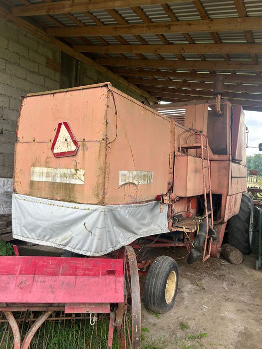 Kombajn zbożowy Bizon Z056
