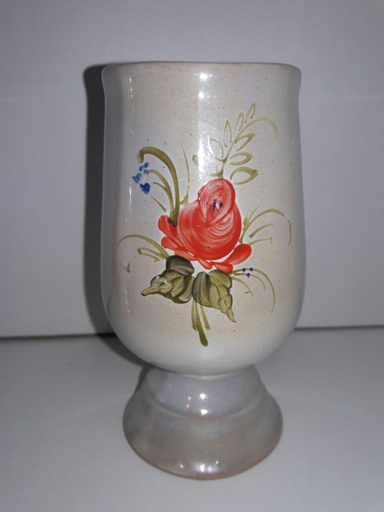 Декоративная вазочка, ваза с красными розами. Цена за 2 вазы.
