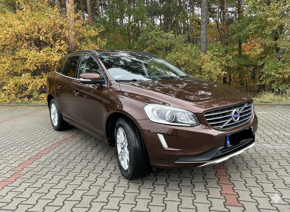 Volvo XC 60 Volvo XC60 - bogata wersja: Hak, Biksenony, tempomat adaptacyjny