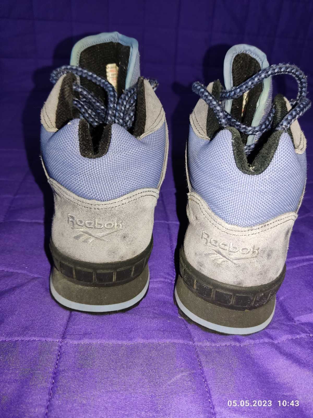 Кросівки Reebok.
