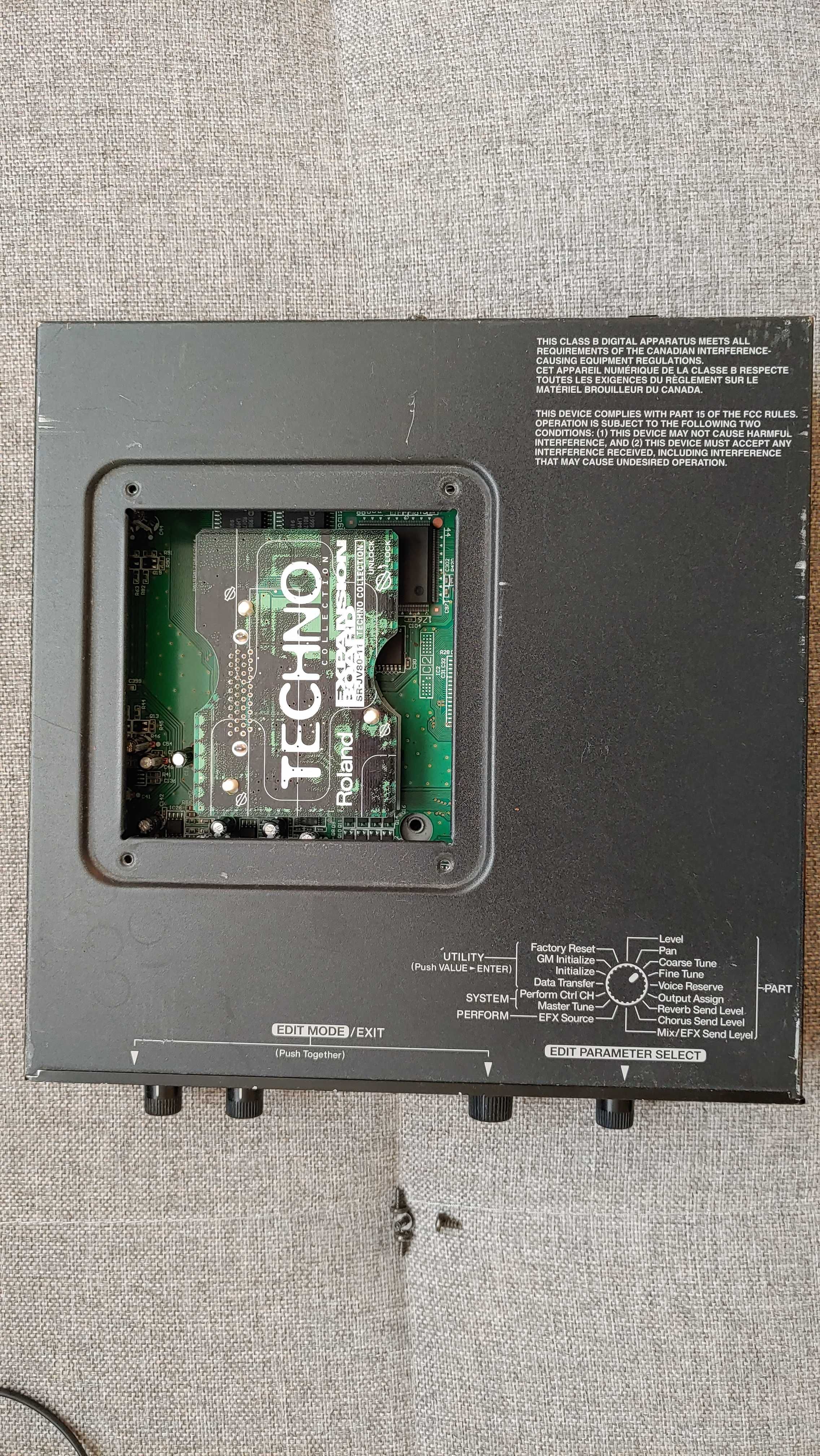 Sprzedam moduł Roland JV 1010 z kartą SR-JV80-11 Techno Collection