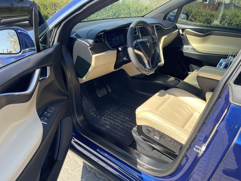 Продам авто TESLA MODEL X