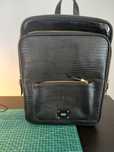 Mochila preta parfois