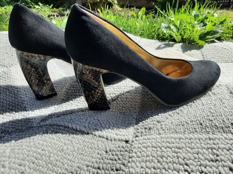 Туфлі під замш на каблуці