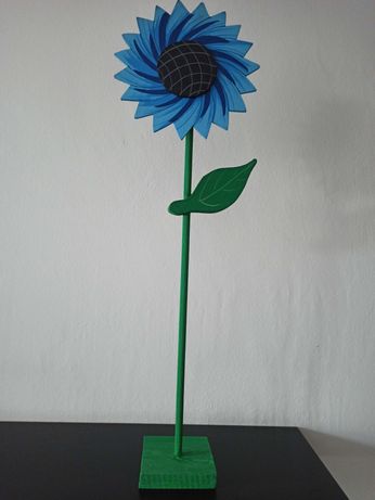Kwiatek stojący drewniany