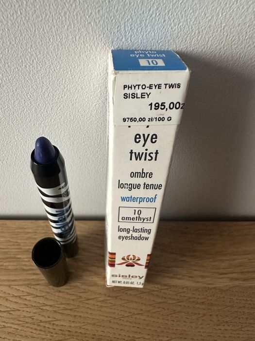 Kredka do oczu niebieska nowa