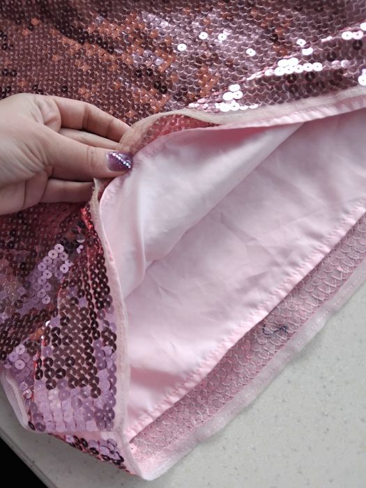 Плаття святкове в паєтках фірми H&M p.2-4 в ідеальному стані!