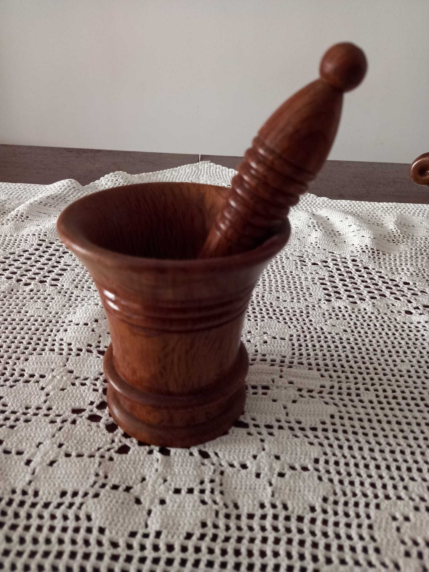 Almofariz antigo em madeira