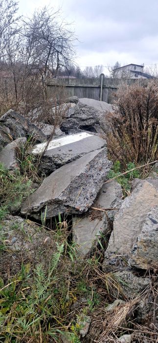 Віддам даром,  каміння під фундамент.