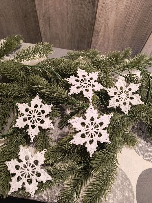 Śnieżynki, gwiazdki robione na szydełku,5 sztuk