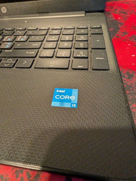 Laptop HP 15s-fq2434nw / Intel i3 / 8GB / SSD 256GB / FullHD / Windows