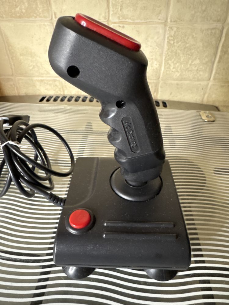 Joystick QuickJoy Junior SV-119 - sprawny / Atari / Amiga / Commodore