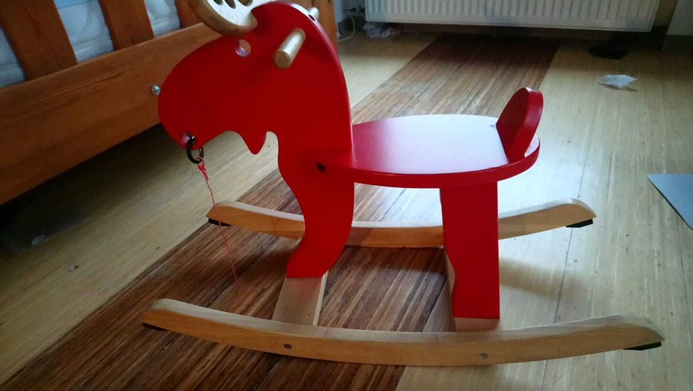 Ikea EKORRE
 Łoś na biegunach, czerwony/drewno, konik na biegunach