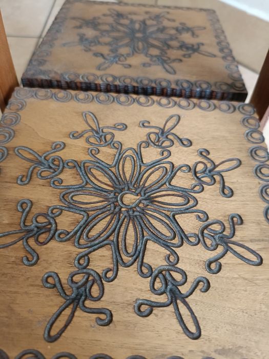 Drewniana niciarka skrzynka na nici