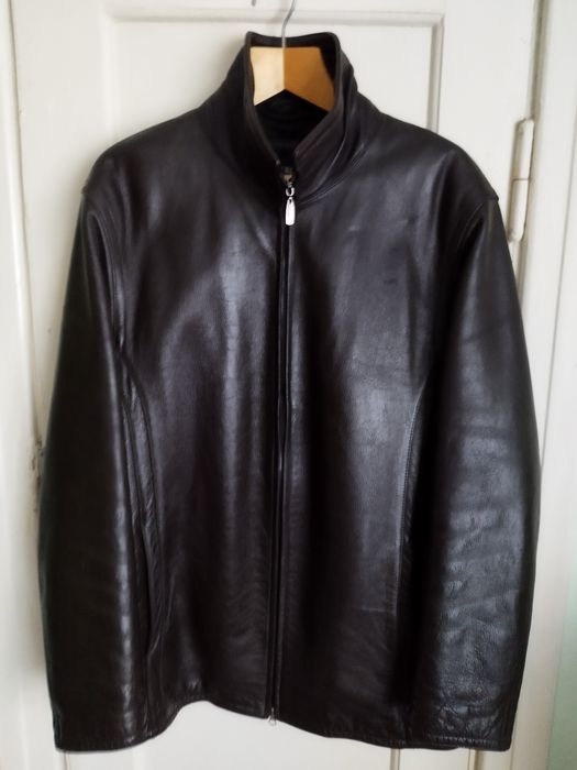 Шкіряна куртка коричнева.