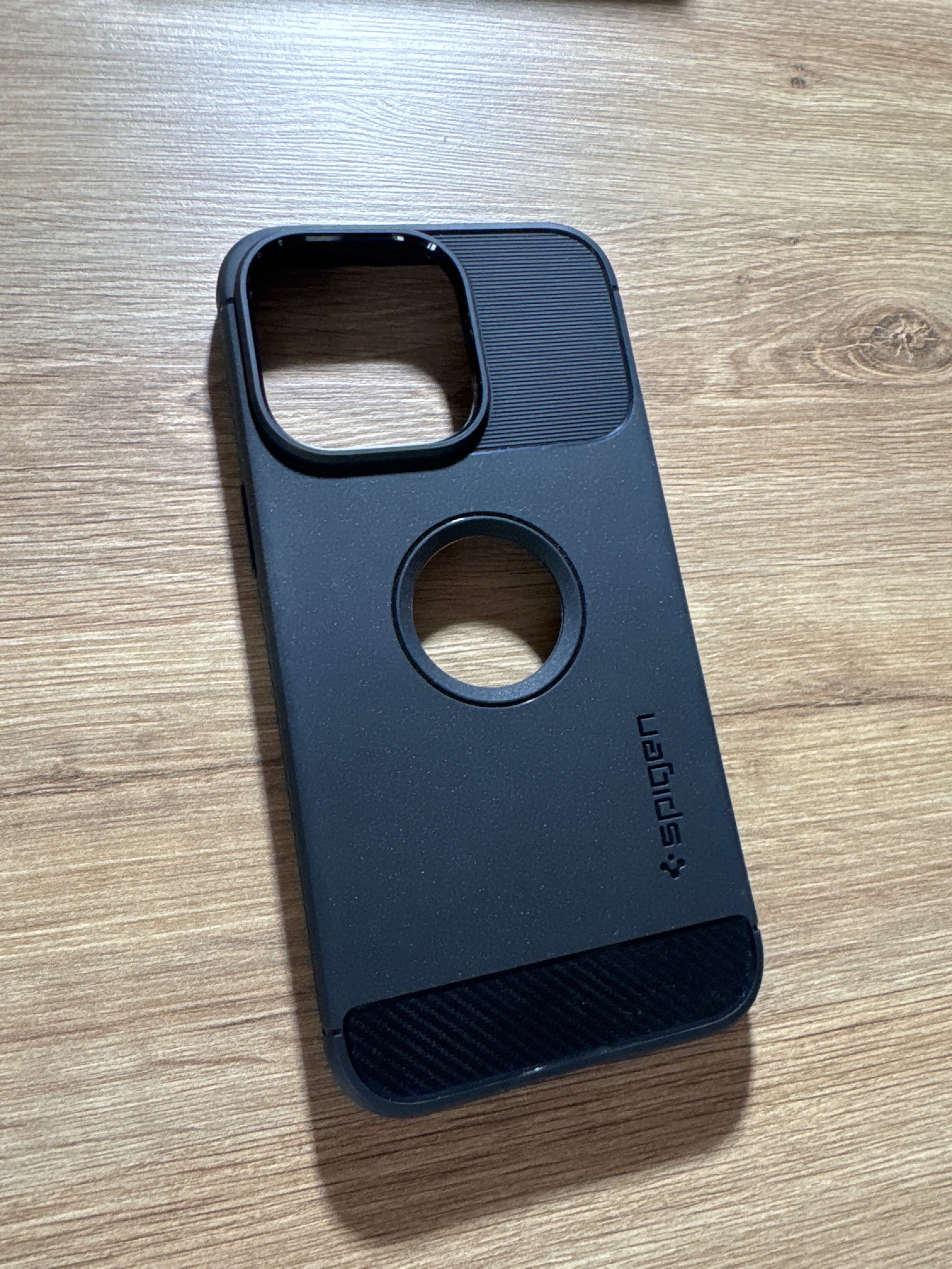 Etui SPIGEN Rugged Armor do iPhone 13 Pro