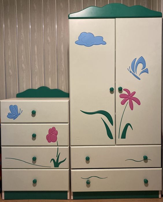 Zestaw mebli do pokoju dziecięcego