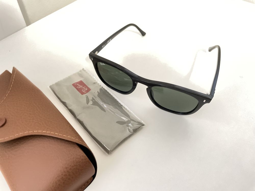 Oculos de sol rayban nunca usado.