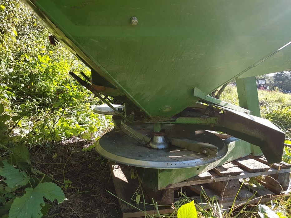 Rozsiewacz Amazone za-m2 1600L