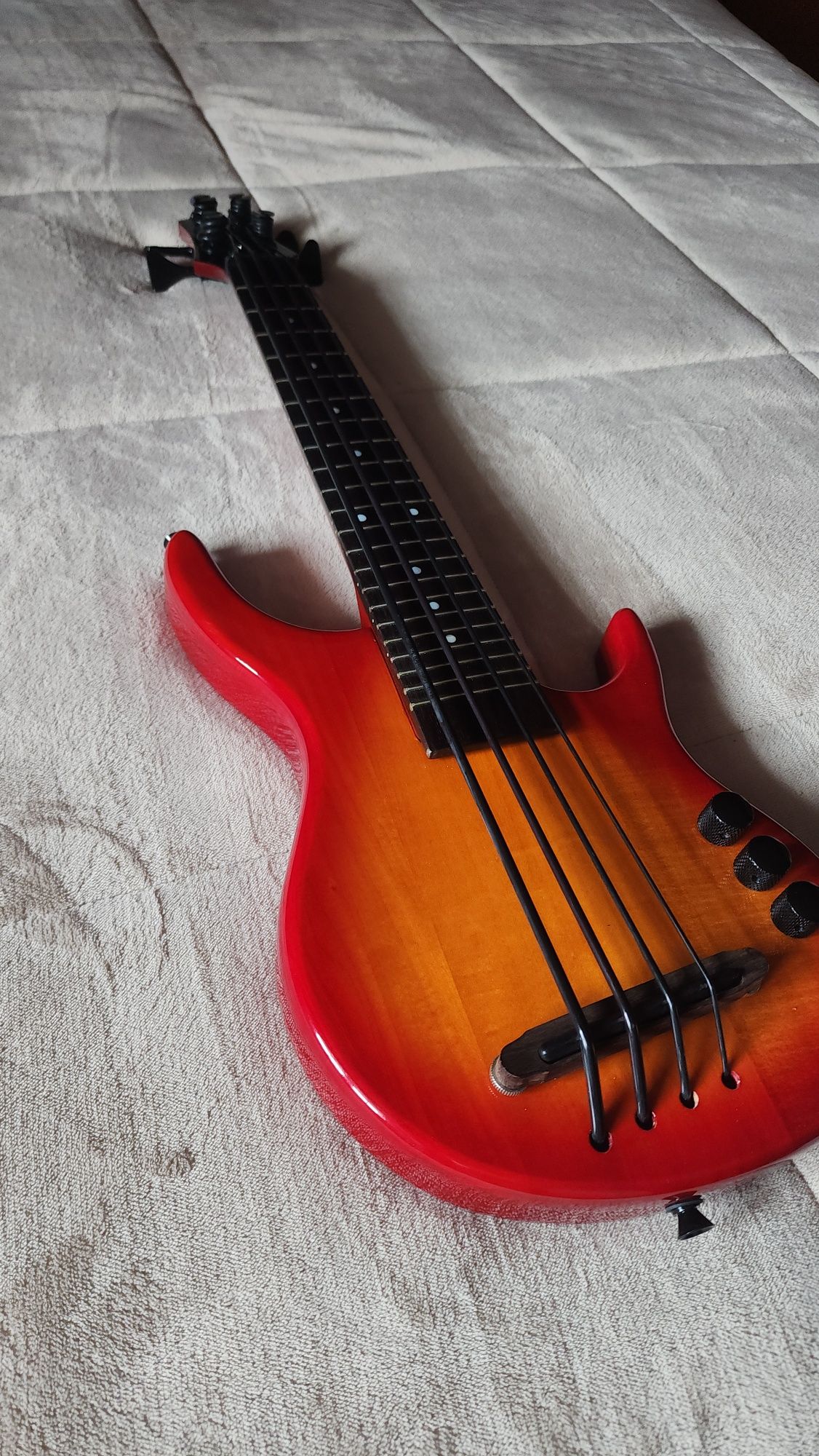 Baixo ukulele Kala SUB U-bass