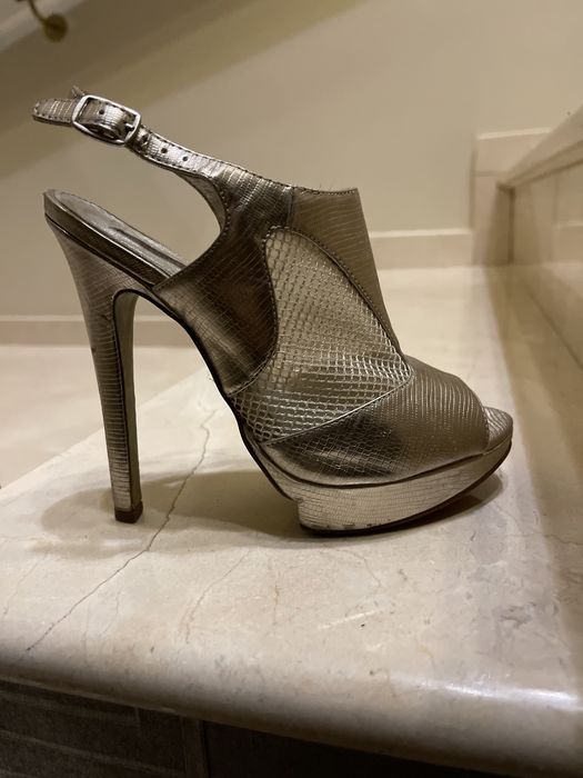 Sandalia cor champanhe