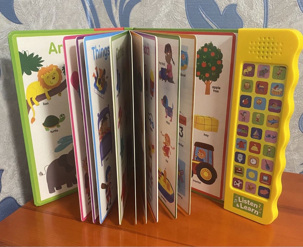 Інтерактивна книга Let’s Learn First Words