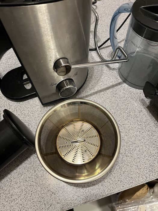 Соковитискач Moulinex ju955