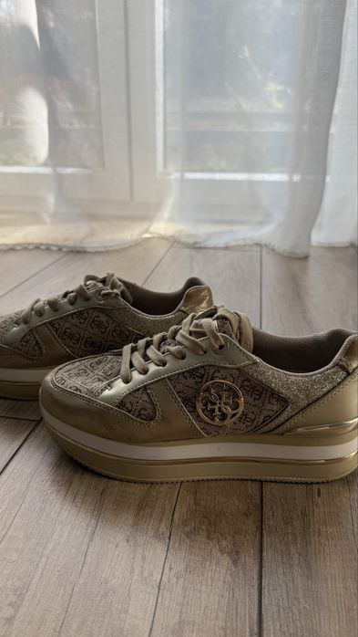 Złote buty marki Guess rozmiar 37