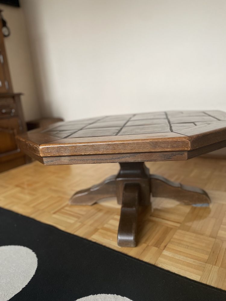 Stolik drewniany z płytkami