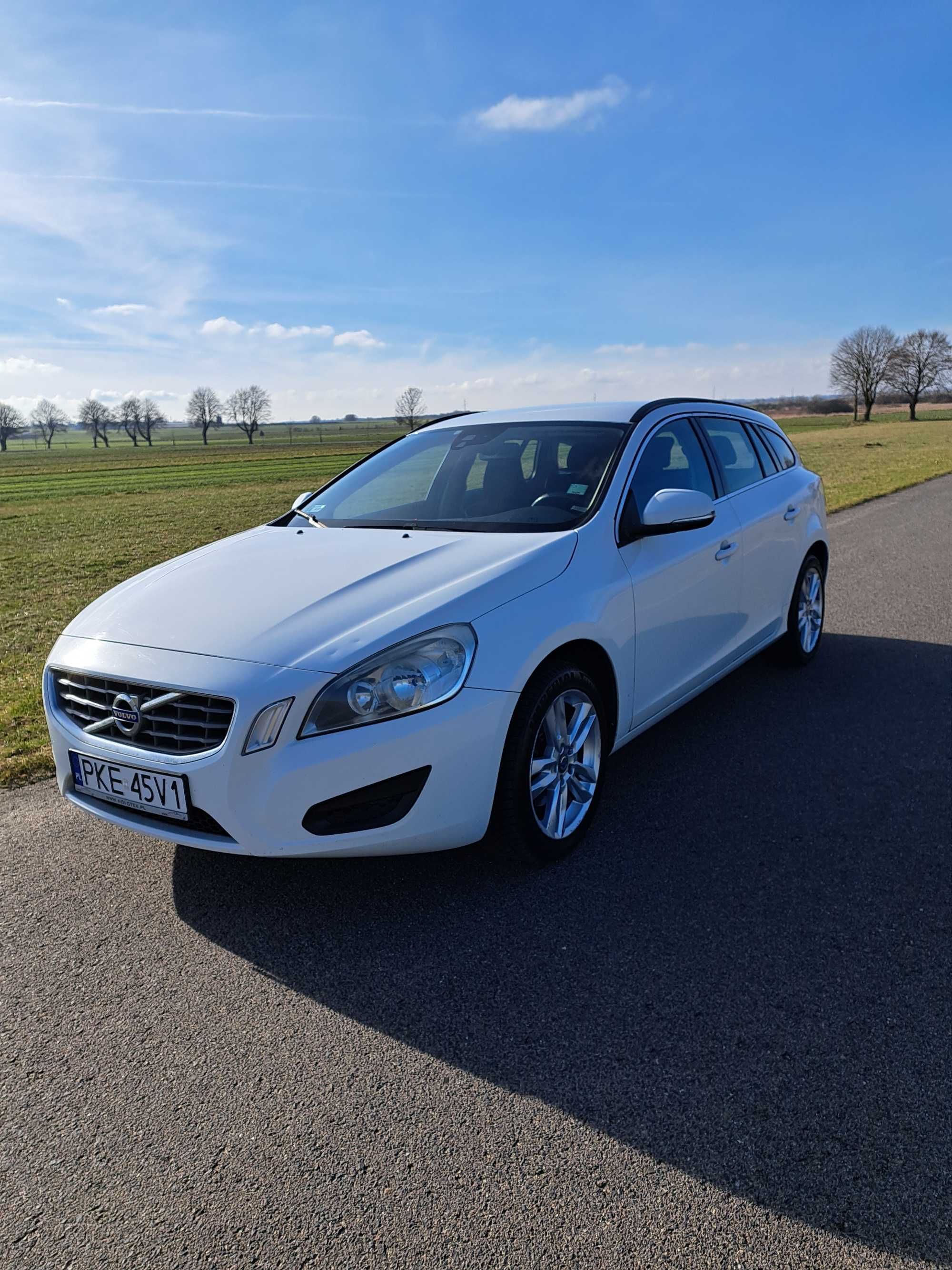 Volvo V60, auto osobowe, zadbane, sprawne